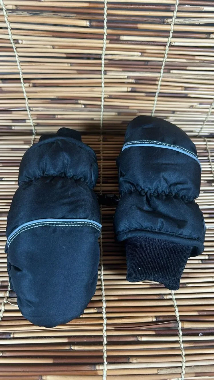 Canada Weather Gear Insulated Winter Ski Mittens Black 4-6 Years